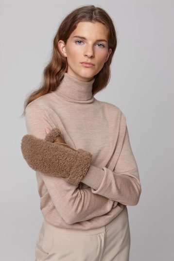 shearling text mitten in camel - women | gushlow and cole - cell image 1