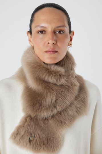 Camel Baby Button Shearling Scarf | Women | Gushlow & Cole - model crop upper button