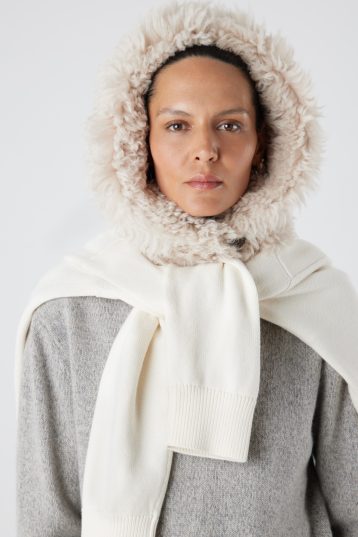 Cream Curly Shearling Hood | Womens | Gushlow & Cole - model crop