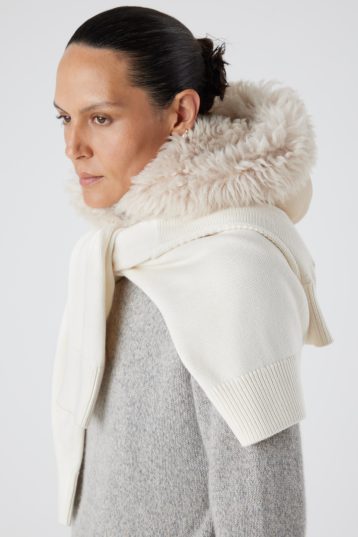 Cream Curly Shearling Hood | Womens | Gushlow & Cole - model hood down side