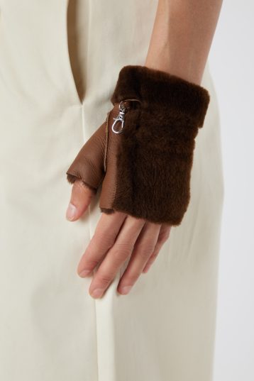 Mini Chestnut Brown Shearling Mittens | Womens | Gushlow & Cole-model with mittens one hand